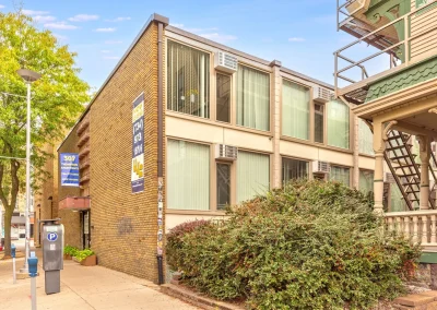apartment building for 307 thompson st