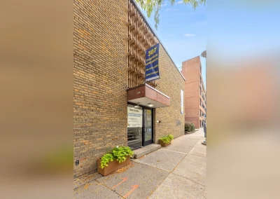 apartment building for 307 thompson st